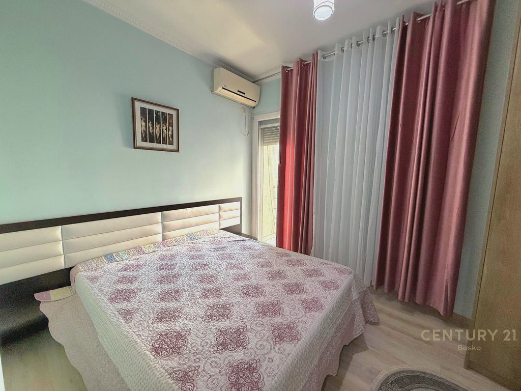 SHITET APARTAMENT 1+1 ME GARAZH TE (  RADISSON HOTEL  ) LIQENI I THATE!