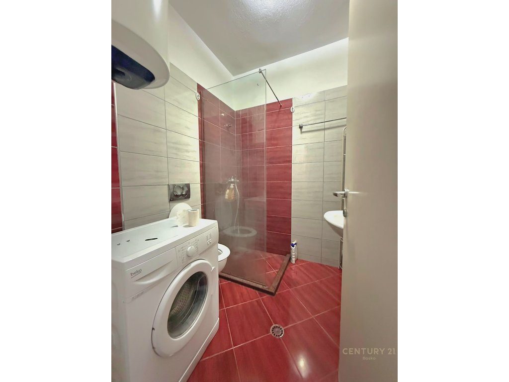 SHITET APARTAMENT 1+1 ME GARAZH TE (  RADISSON HOTEL  ) LIQENI I THATE!