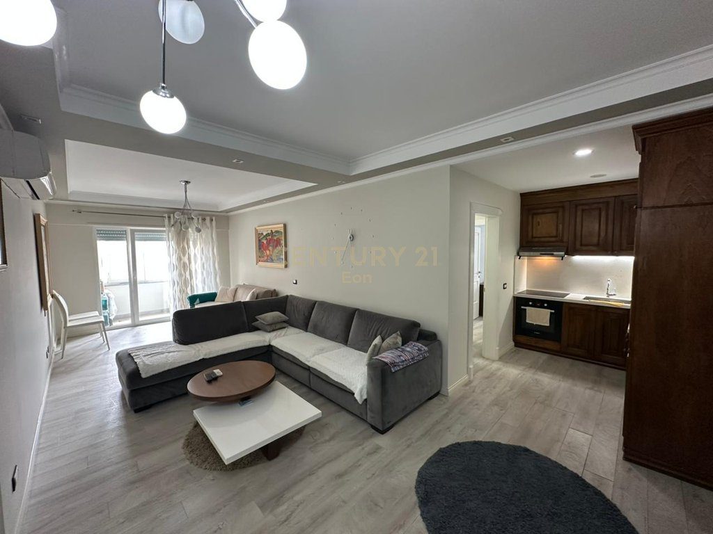 SHITET APARTAMENT VIJE E PARE ME DETIN 2+1+2 I MOBILUAR NE GOLEM, MALI ROBIT!