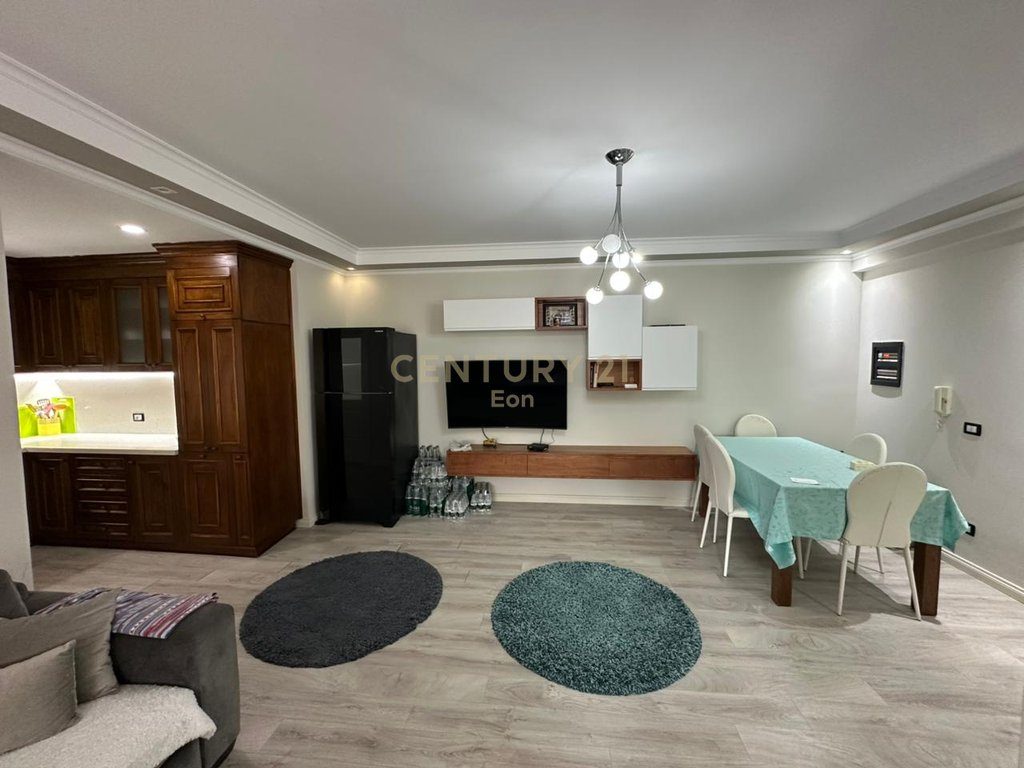 SHITET APARTAMENT VIJE E PARE ME DETIN 2+1+2 I MOBILUAR NE GOLEM, MALI ROBIT!