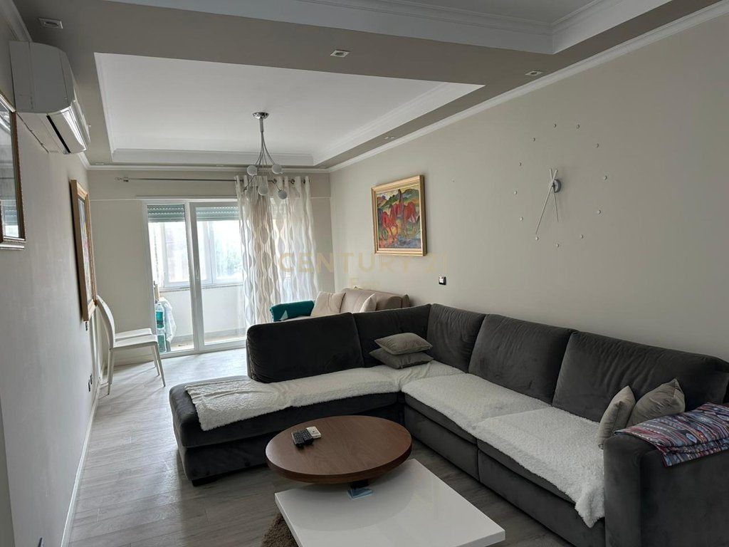 SHITET APARTAMENT VIJE E PARE ME DETIN 2+1+2 I MOBILUAR NE GOLEM, MALI ROBIT!