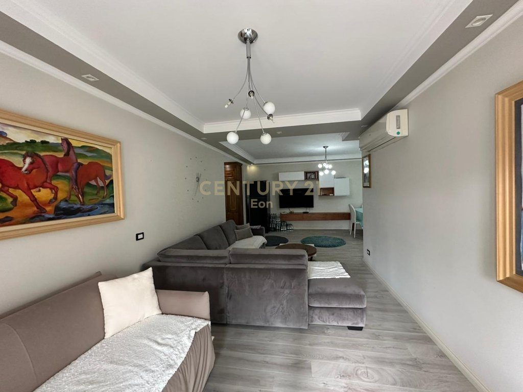 SHITET APARTAMENT VIJE E PARE ME DETIN 2+1+2 I MOBILUAR NE GOLEM, MALI ROBIT!