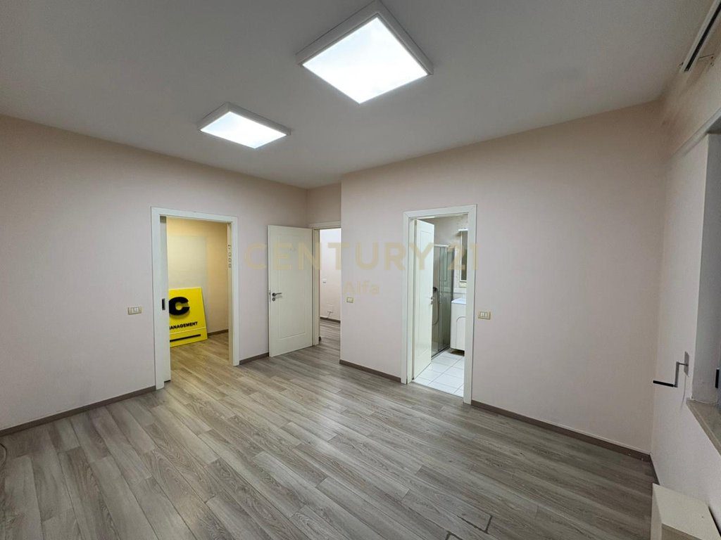 Shitet apartament 3+1+2+depo tek kopshti zoologjik, pranë Pavarotit!