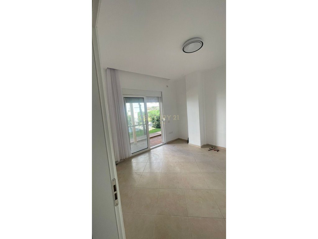 Apartament me Verandë në Shitje pranë Bellavista Resort, Qerret