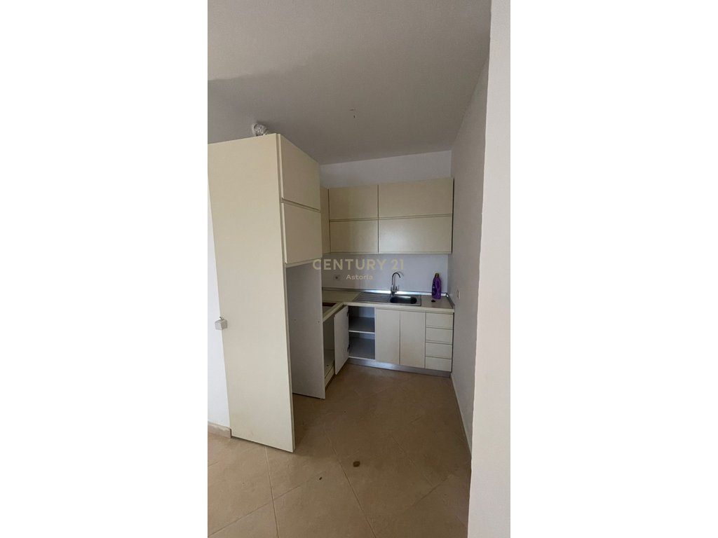 Apartament me Verandë në Shitje pranë Bellavista Resort, Qerret
