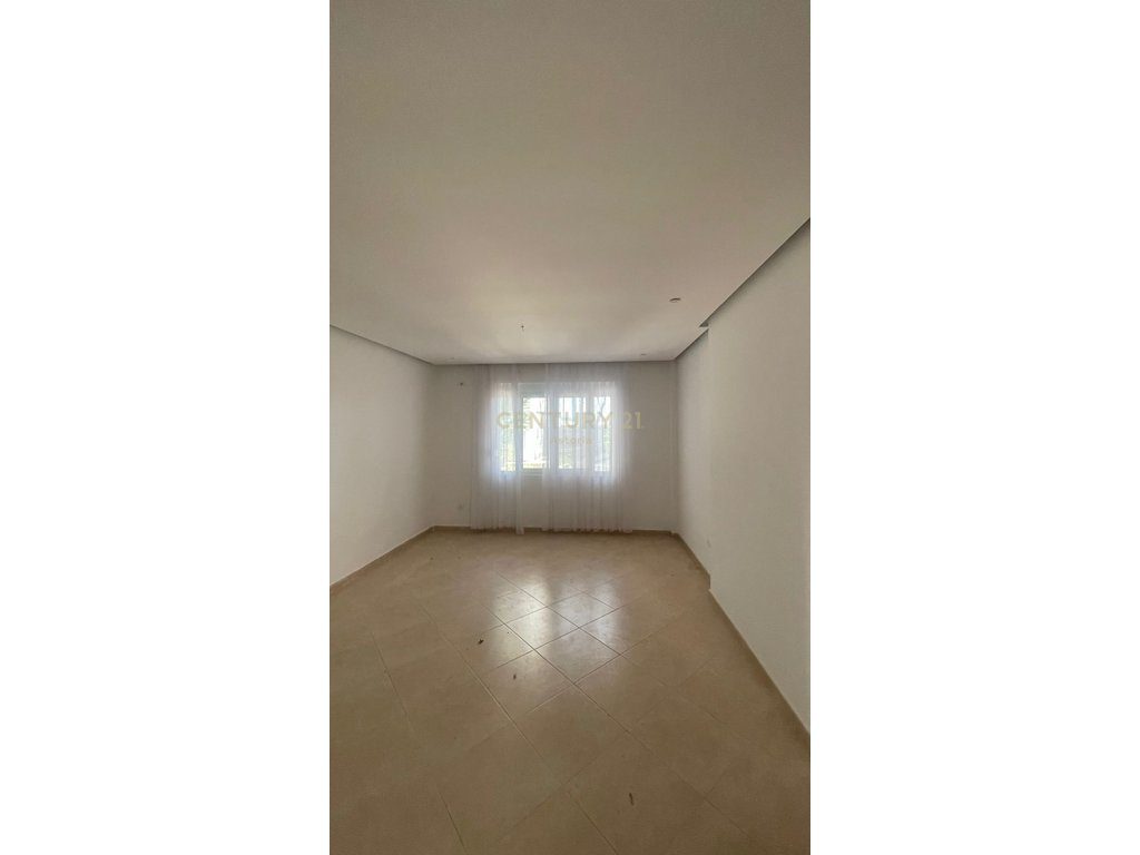 Apartament me Verandë në Shitje pranë Bellavista Resort, Qerret