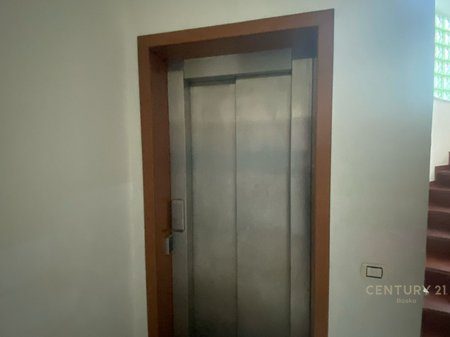 BIZNES BAR - LOUNGE BUZE RRUGES KRYESORE NE SHITJE, RRUGA E ELBASANIT, TIRANE!