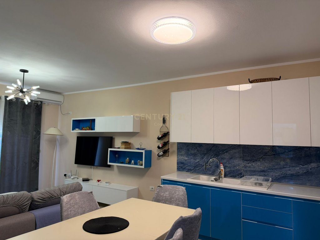 Jepet me qira apartament 1+1 në Lungomare, vijë e dytë!