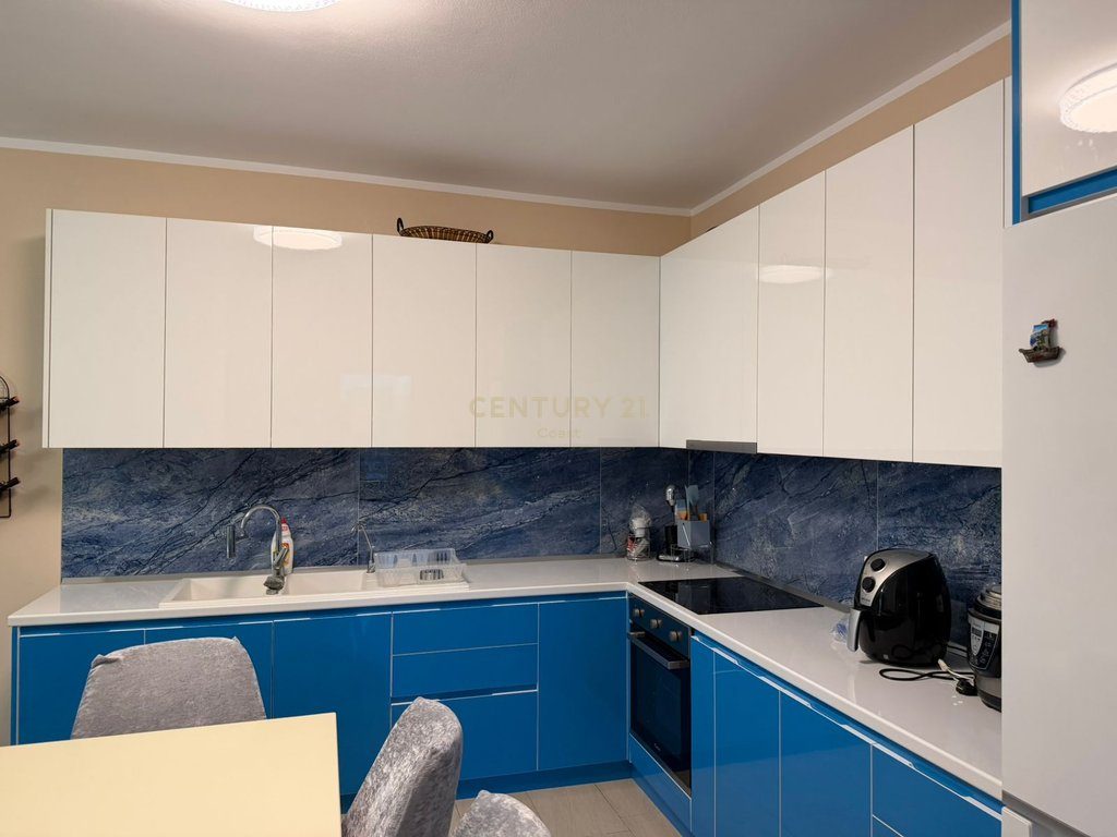 Jepet me qira apartament 1+1 në Lungomare, vijë e dytë!