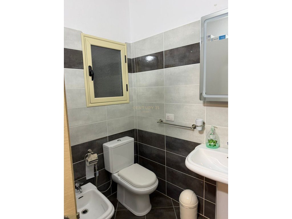 Jepet me qira apartament 1+1 në Lungomare, vijë e dytë!