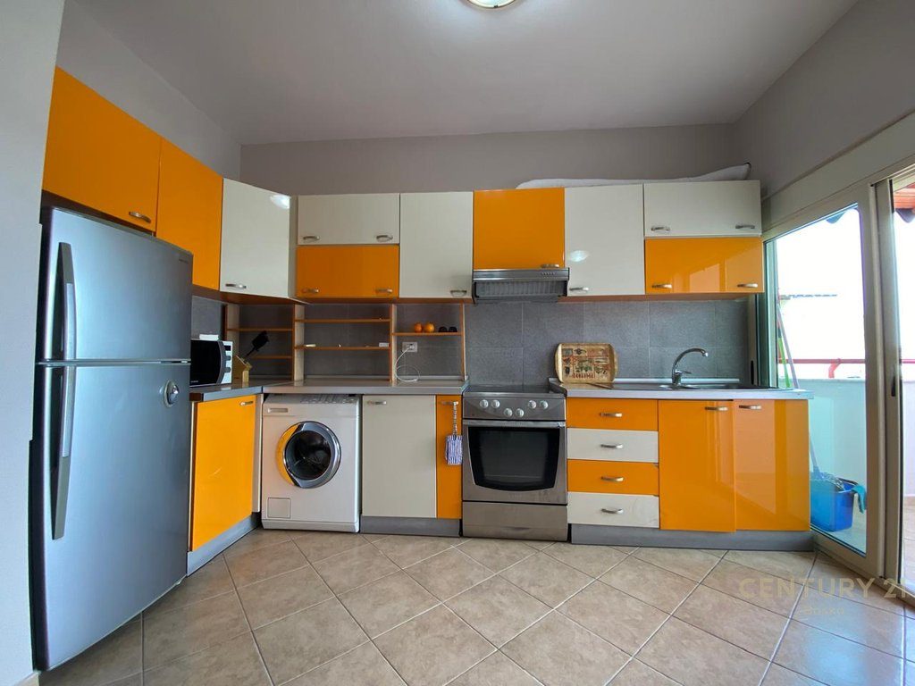 ME QIRA APARTAMENT 2+1 PRANE PROKURORISE SE TIRANES!