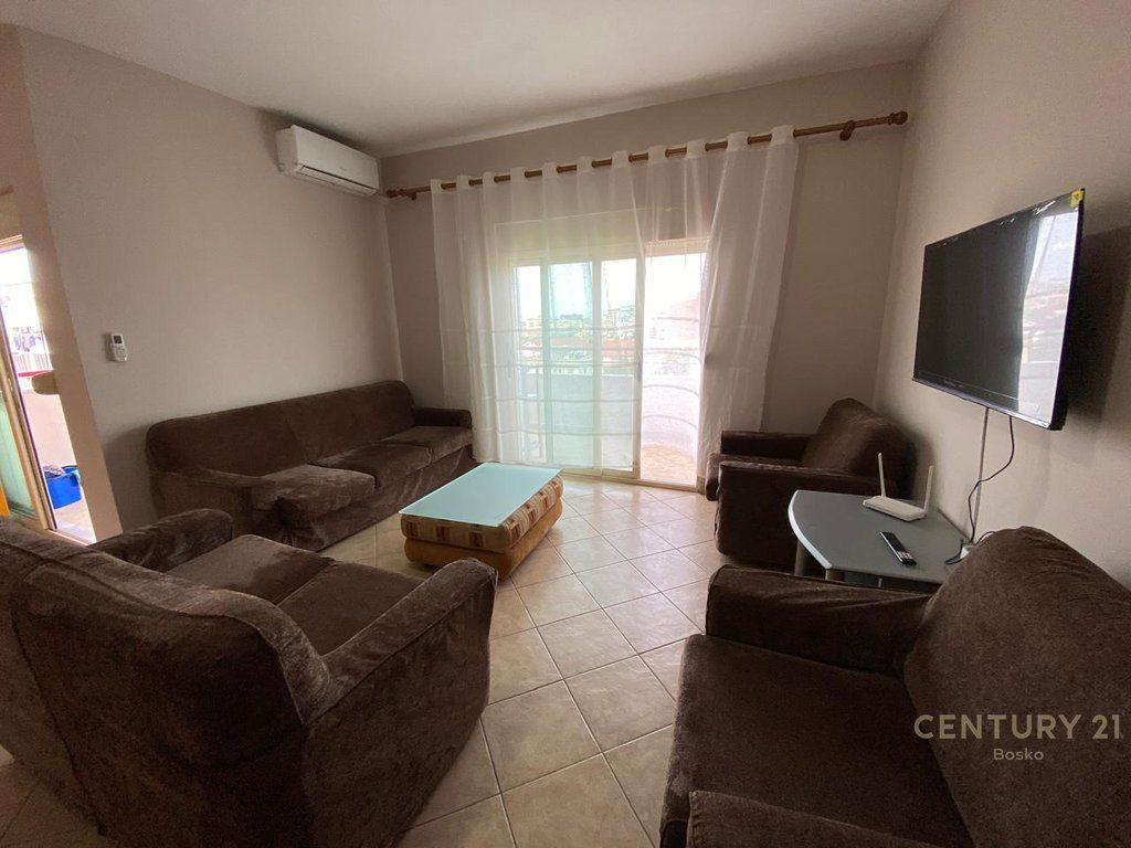 ME QIRA APARTAMENT 2+1 PRANE PROKURORISE SE TIRANES!