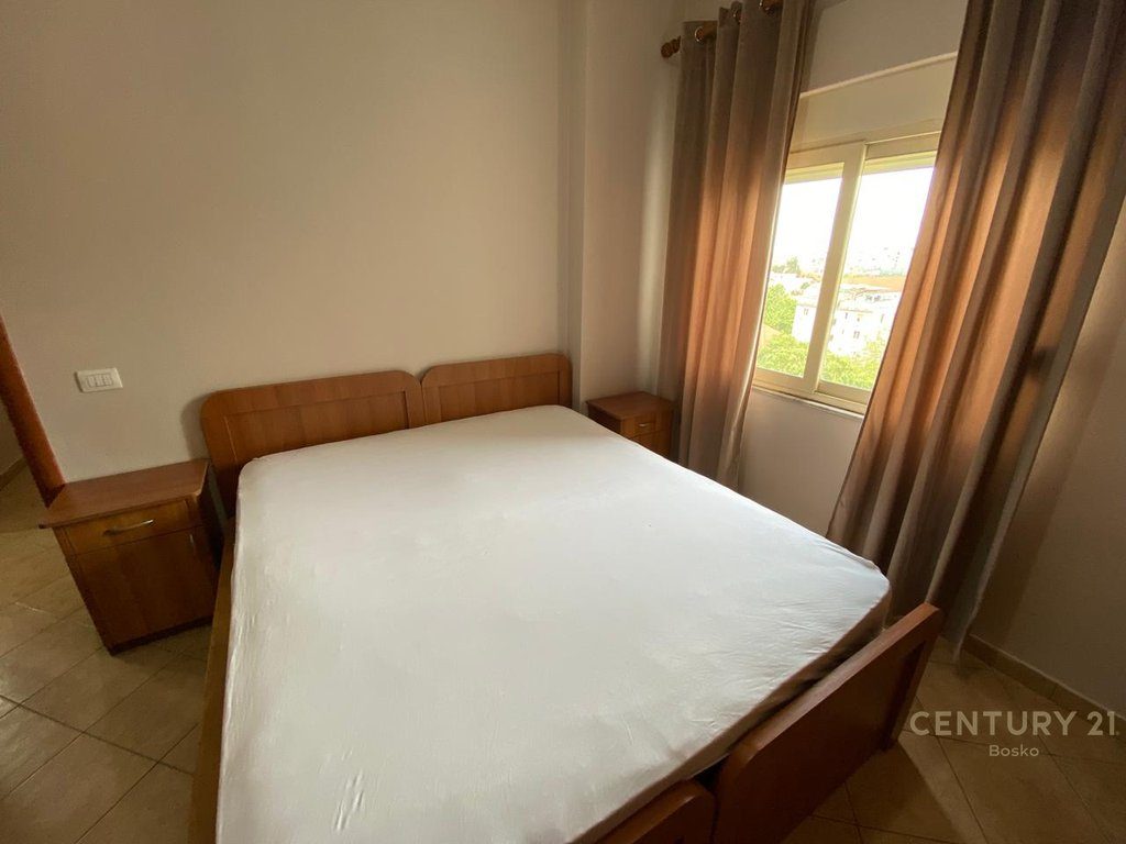 ME QIRA APARTAMENT 2+1 PRANE PROKURORISE SE TIRANES!