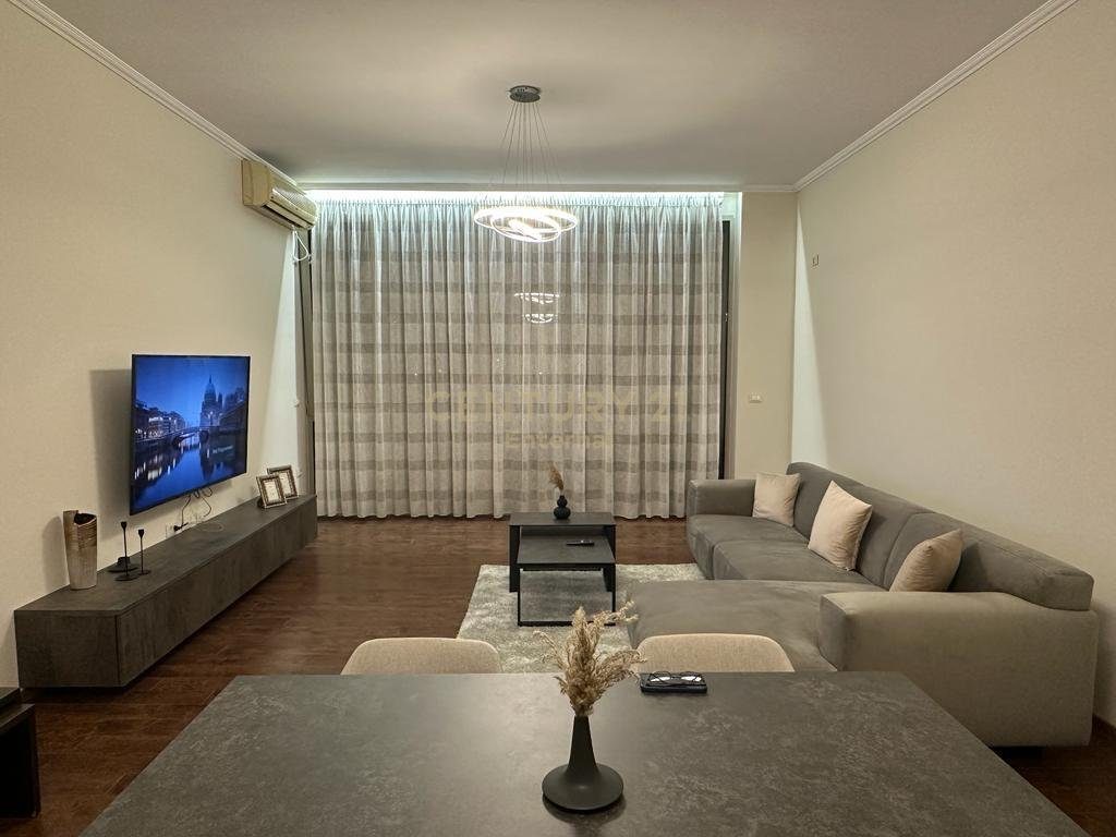 Jepet me Qera Apartament/Zyra  2+1+2 tek zona e ish Gardes
