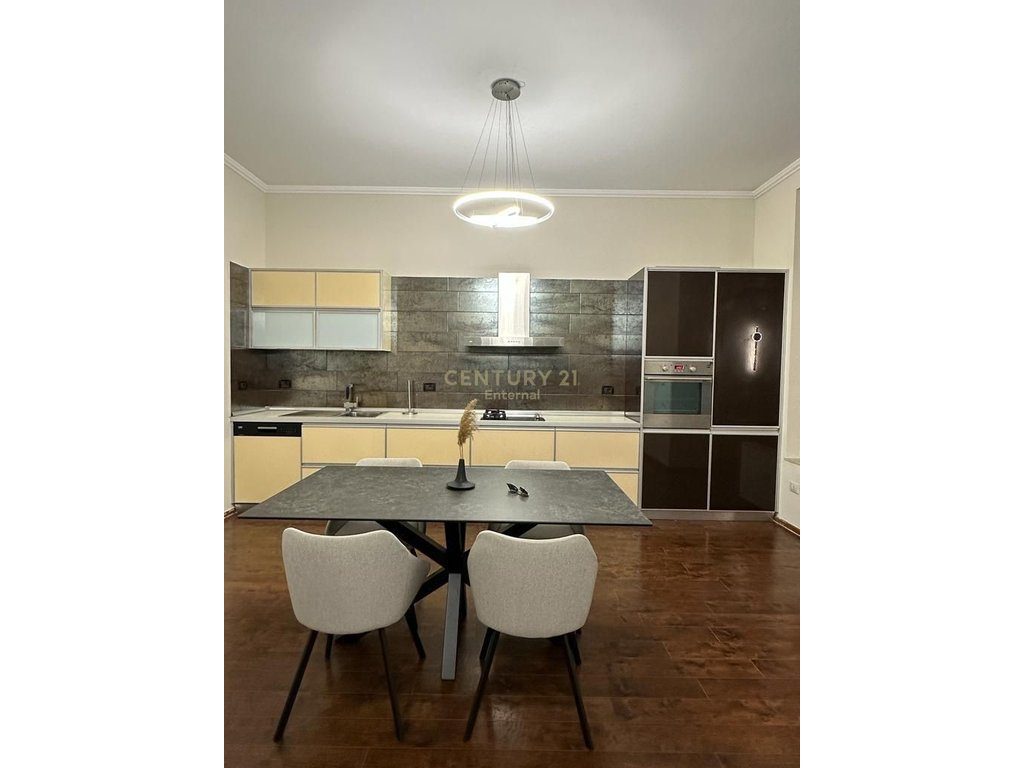 Jepet me Qera Apartament/Zyra  2+1+2 tek zona e ish Gardes