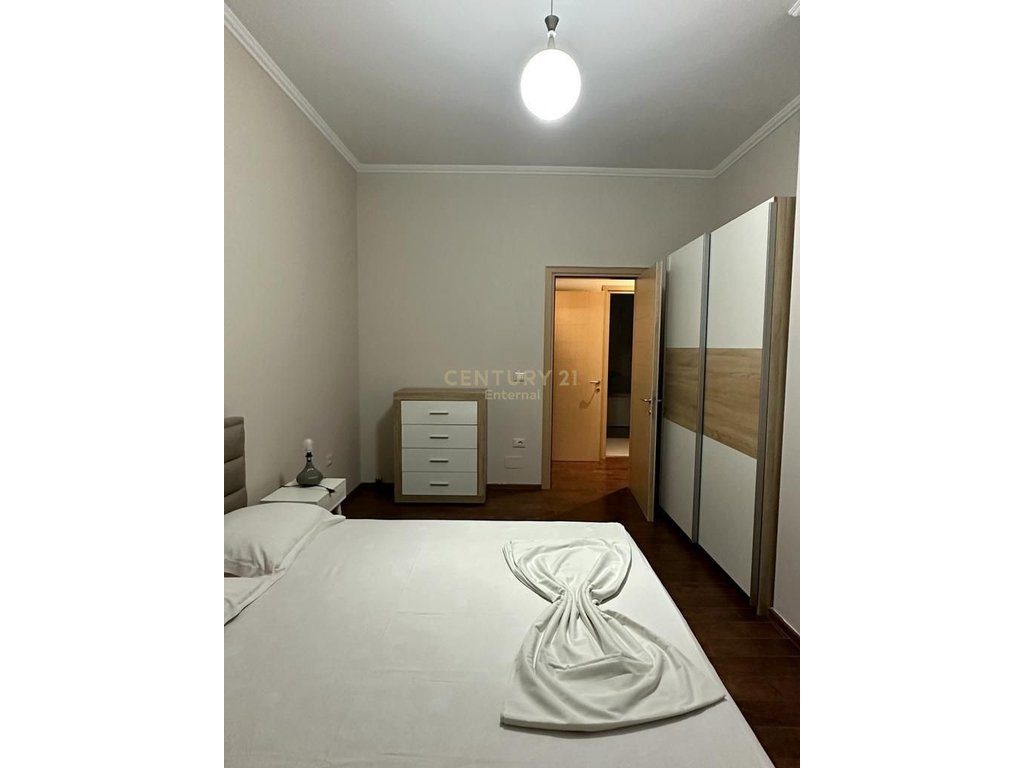Jepet me Qera Apartament/Zyra  2+1+2 tek zona e ish Gardes