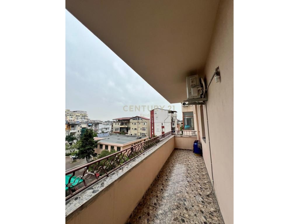 APARTAMENT 3+1+2 TUALETE PER QERA, PRANE TREGUT FRUTA-PERIME, DURRES!