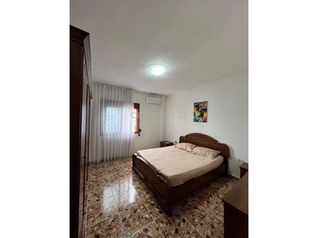 APARTAMENT 3+1+2 TUALETE PER QERA, PRANE TREGUT FRUTA-PERIME, DURRES!