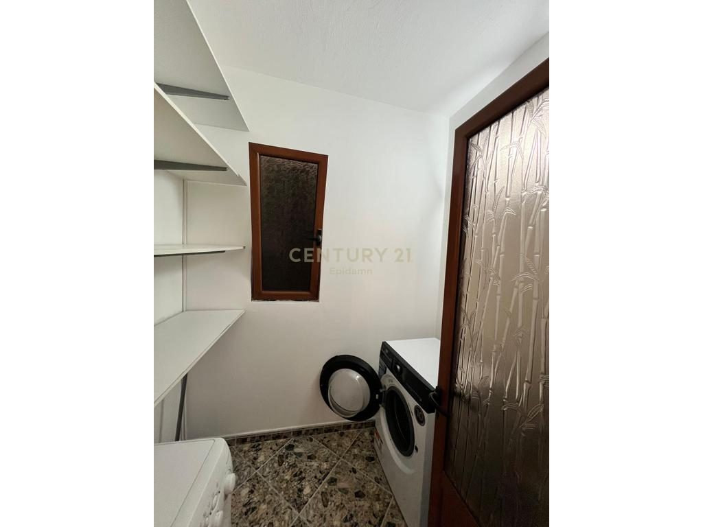 APARTAMENT 3+1+2 TUALETE PER QERA, PRANE TREGUT FRUTA-PERIME, DURRES!