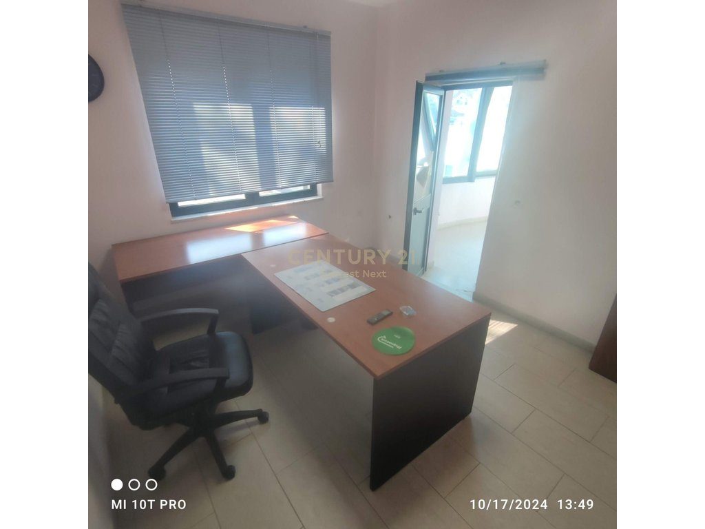 MINISTRIA E JASHTME - ZYRË AMBIENT DUPLEX ME QIRA