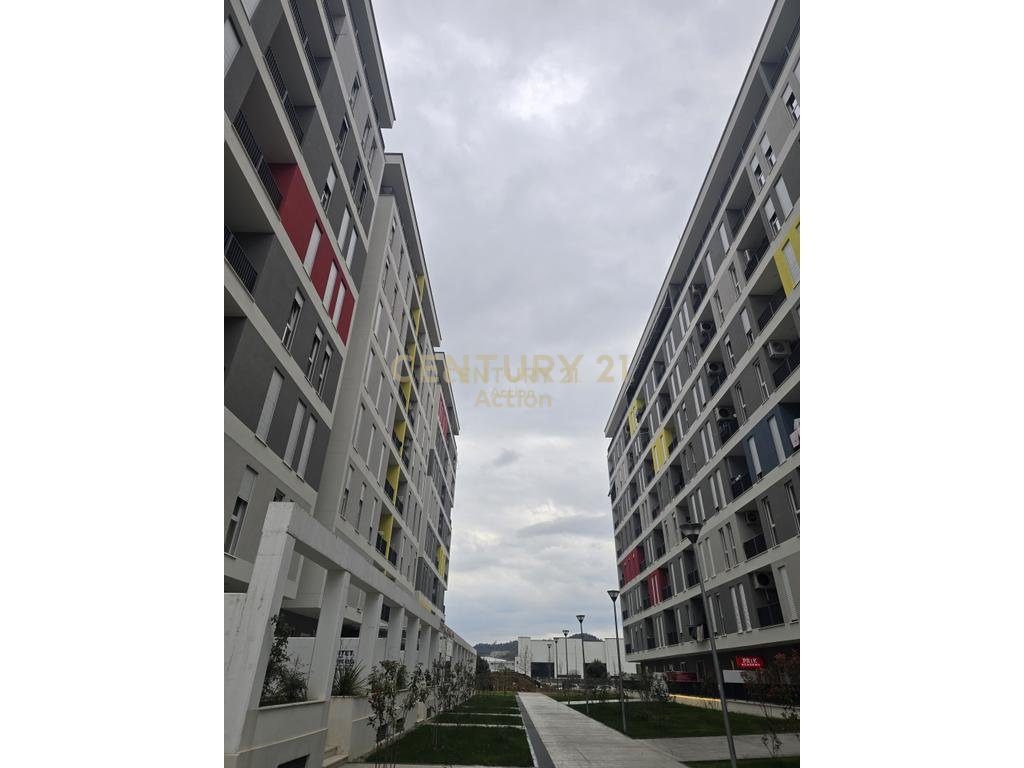 Njësi Komerciale  me Qira + Verandë + 2 Poste Parkimi tek Univers City Residence