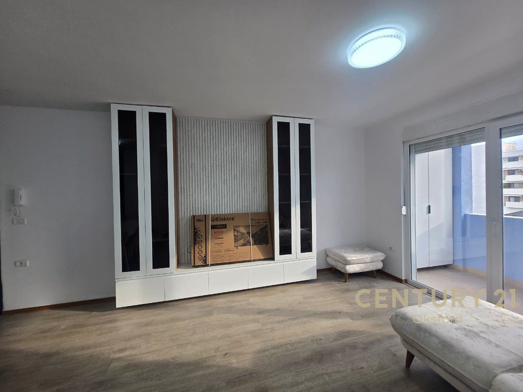 APARTAMENT ME QIRA 2+1+2T NE ZONEN E 5 MAJIT