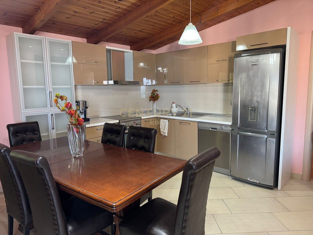 JEPET ME QIRA APARTAMENT 1+1 ME PAMJE DETI NE PLAZH, DURRES !