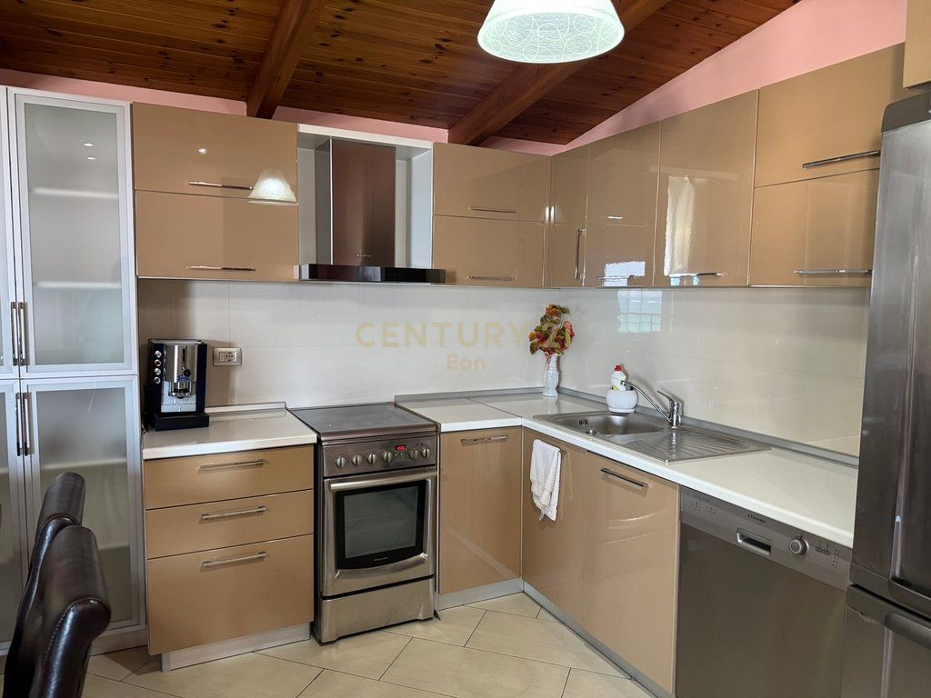 JEPET ME QIRA APARTAMENT 1+1 ME PAMJE DETI NE PLAZH, DURRES !