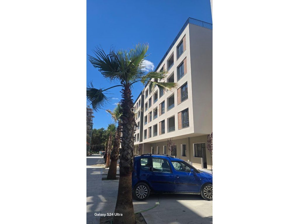 SHITET  APARTAMENT 1+1 + POST PARKIMI  TEK RESIDENCA  LOREDIS , QERRET !!!