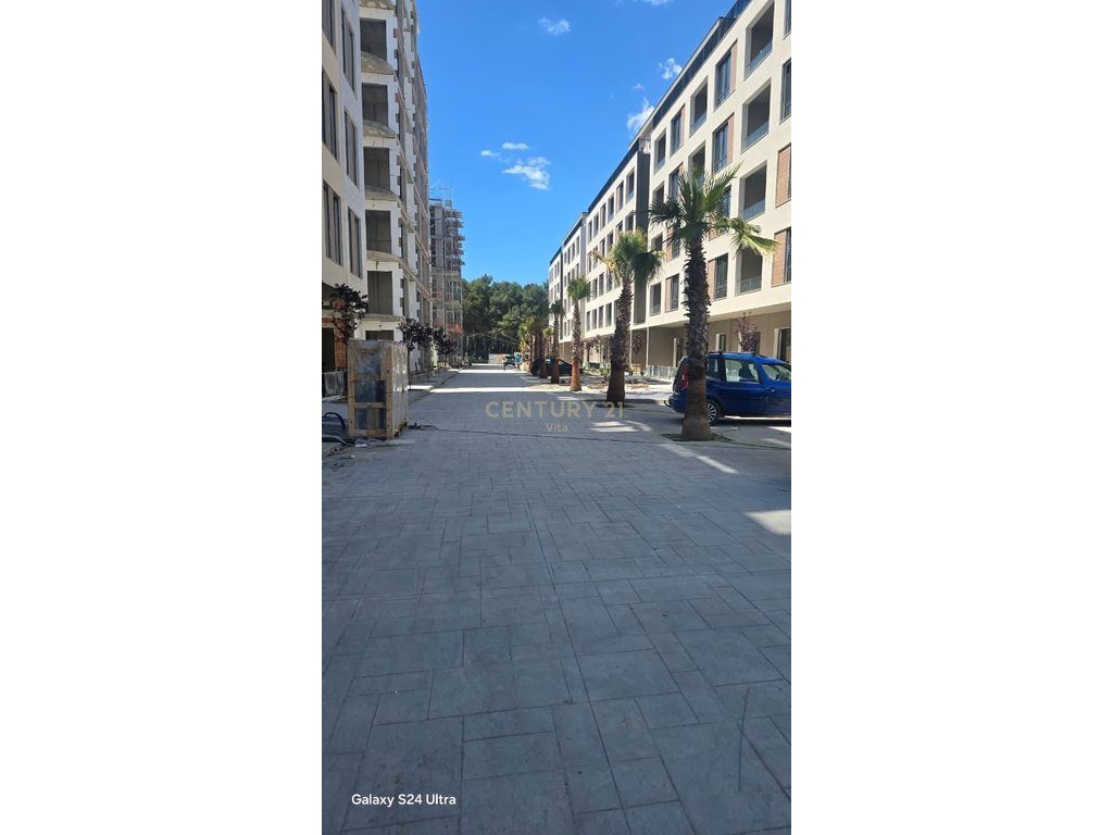 SHITET  APARTAMENT 1+1 + POST PARKIMI  TEK RESIDENCA  LOREDIS , QERRET !!!
