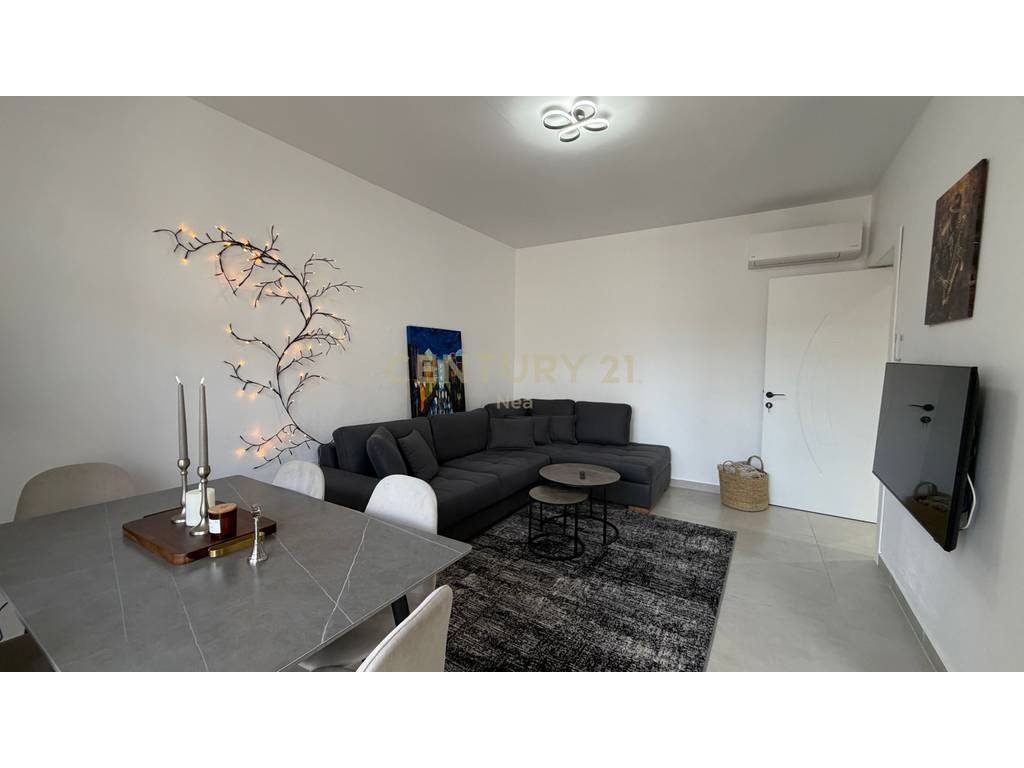 APARTAMENT 2+1 PER SHITJE PERBALLE SHKOLLES HARRY FULTZ