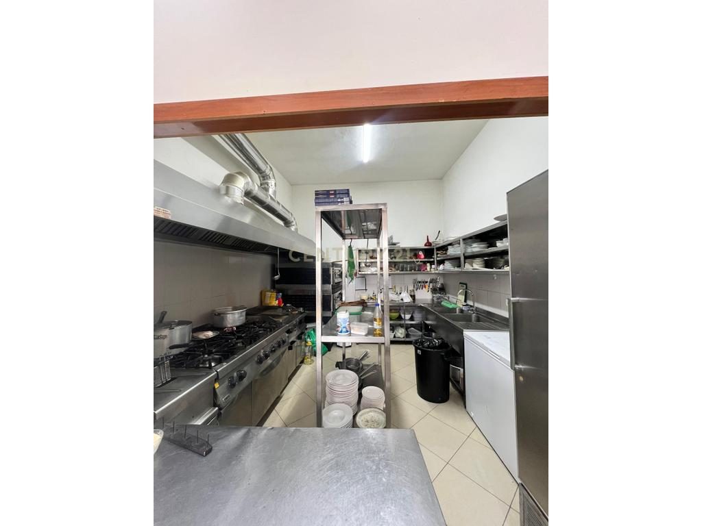 SHITET BAR -RESTORANT , VIJA E DYTE BREGDETARE NE MALIN E ROBIT!