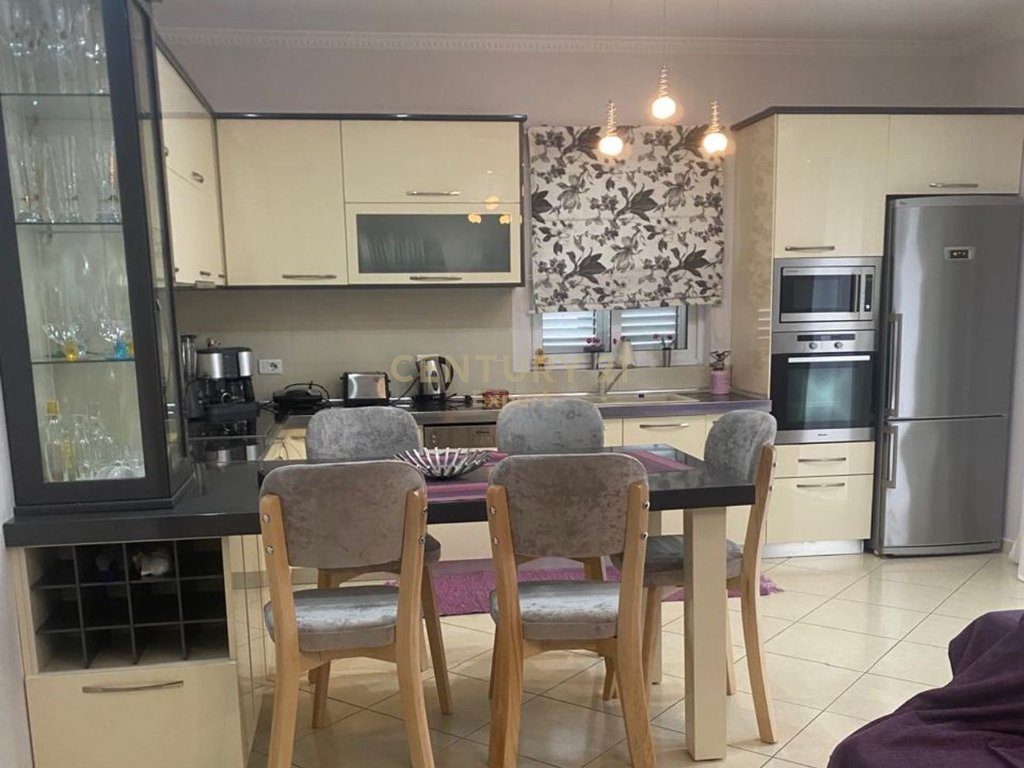 Apartament 3+1+2 Per Qira Tek Vilat Gjermane.