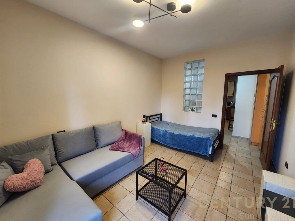 Apartament me qira 1+1 tek Rruga Kavajes!