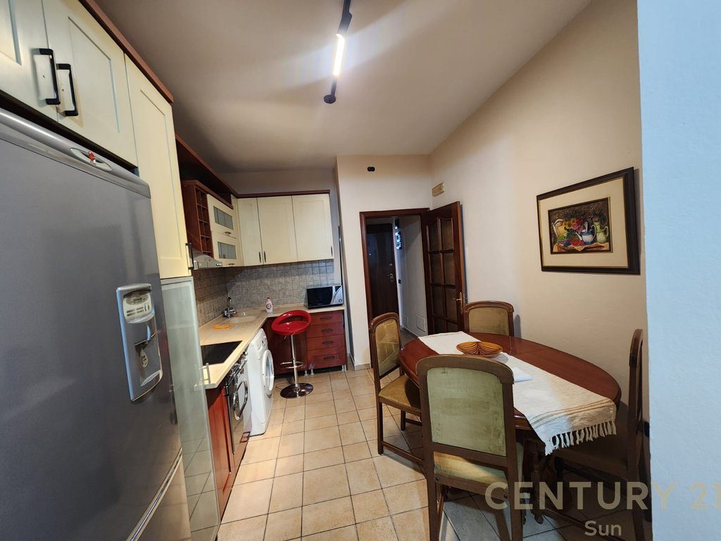 Apartament me qira 1+1 tek Rruga Kavajes!