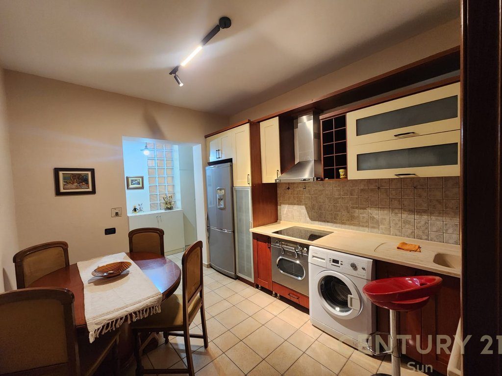Apartament me qira 1+1 tek Rruga Kavajes!