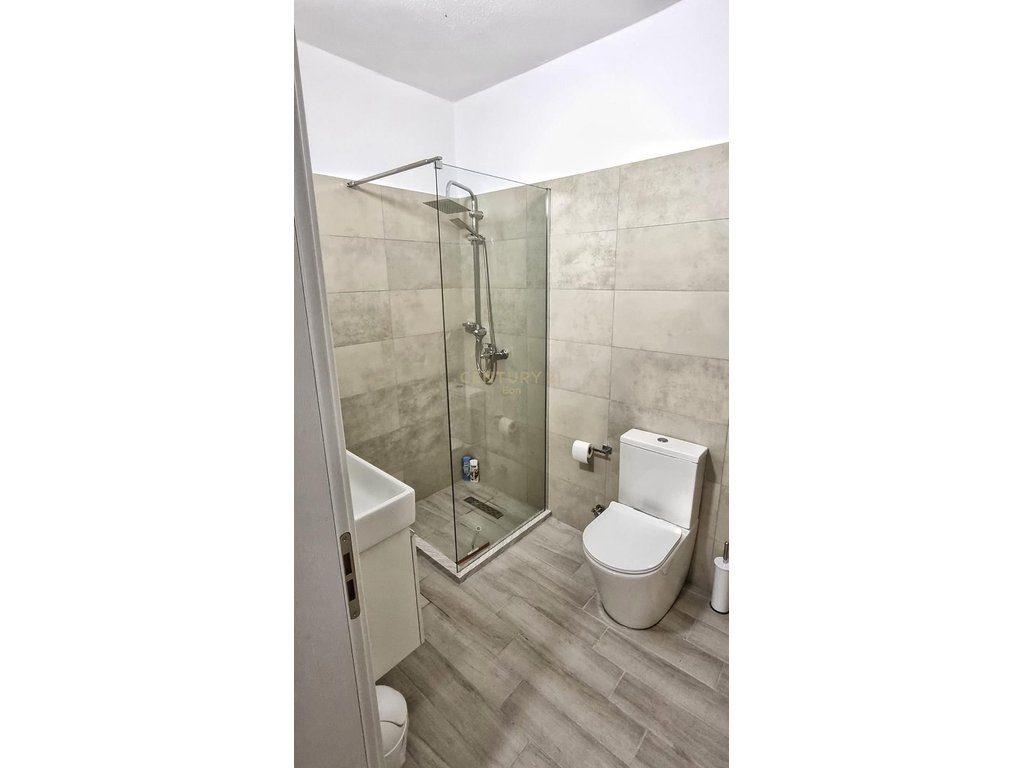Shitet Studio ne Plazh-Hekurudha, Durres !