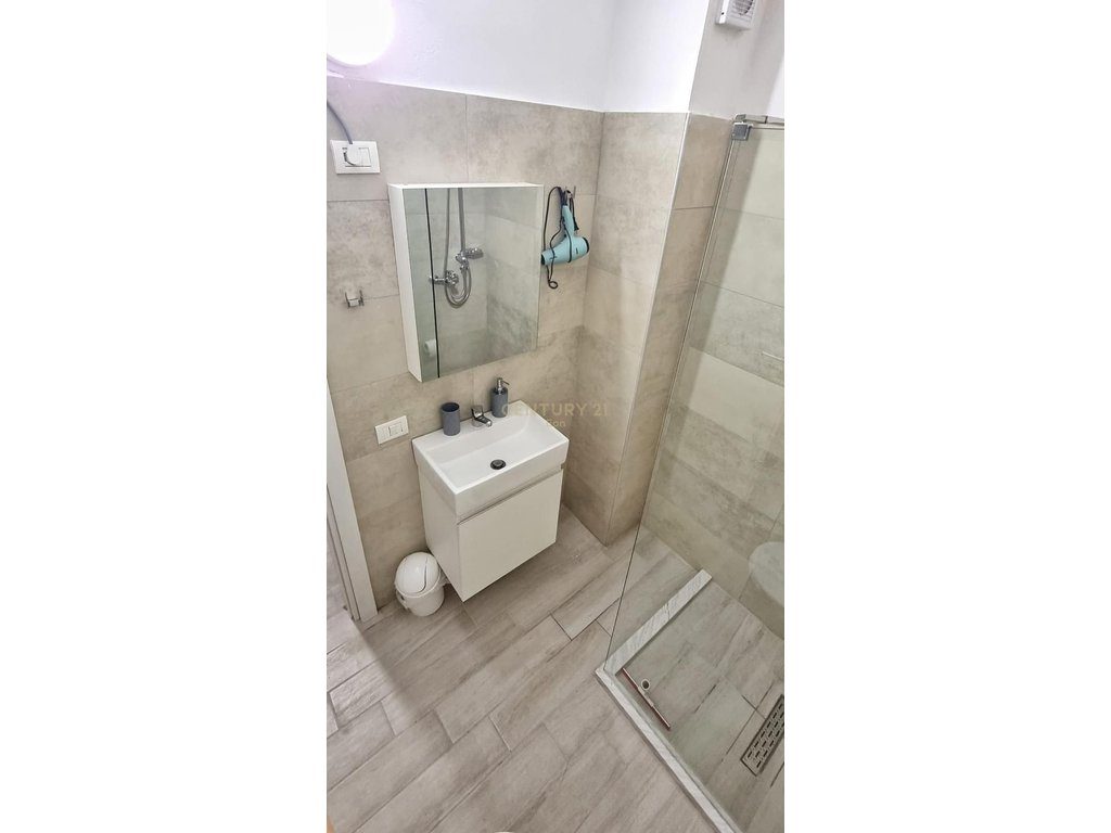 Shitet Studio ne Plazh-Hekurudha, Durres !