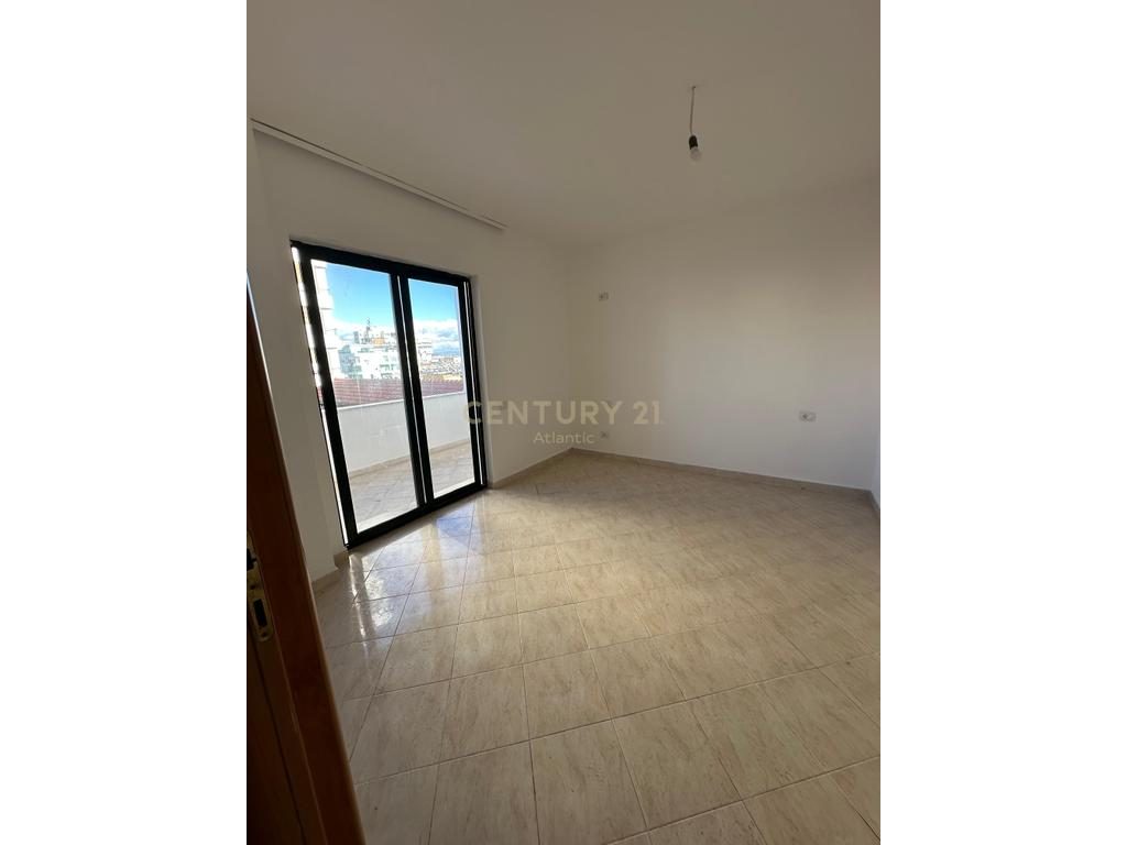 Apartament modern në zemër të Durrësit – Markata