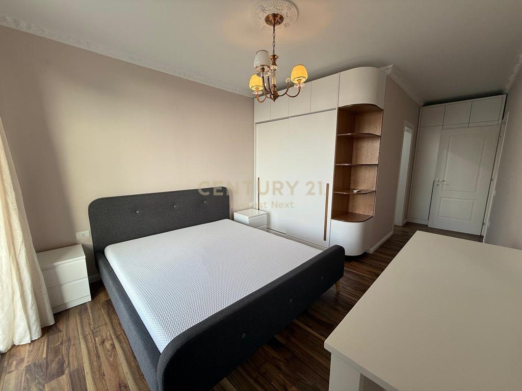 Shitet Apartament 2+1+2 me dy ballkone tek Oasis Lake Residence prane Vet Hospital !!!!!!!!