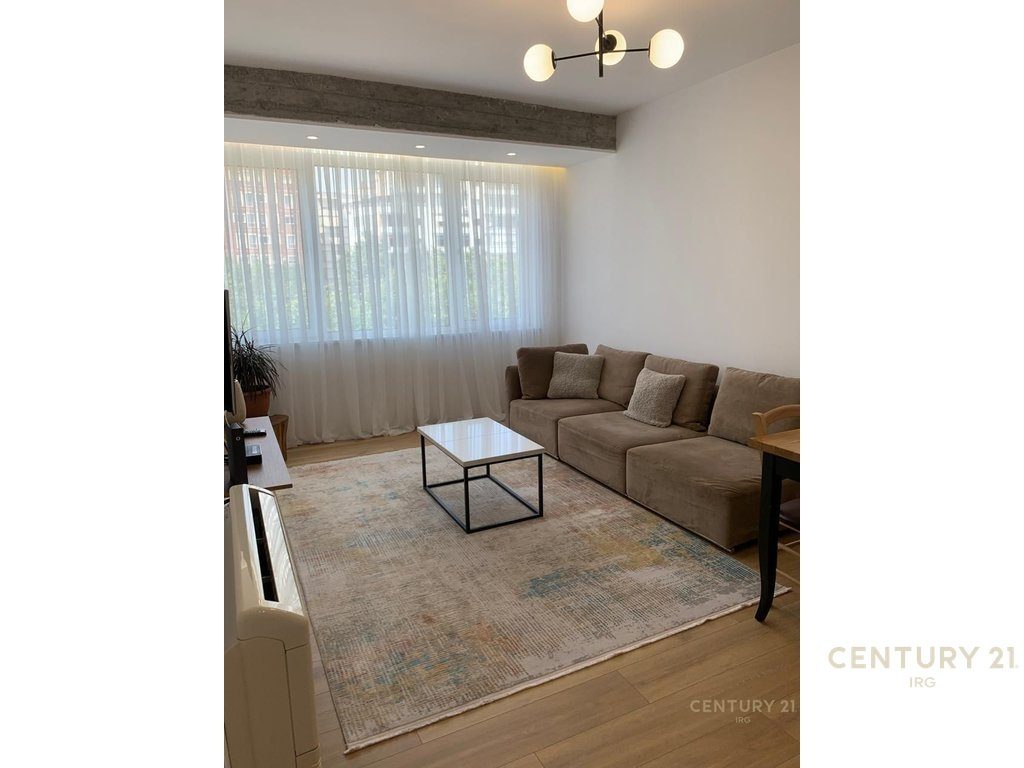 APARTAMENT 2+1 PER QERA PERBALL HOTEL HILTON