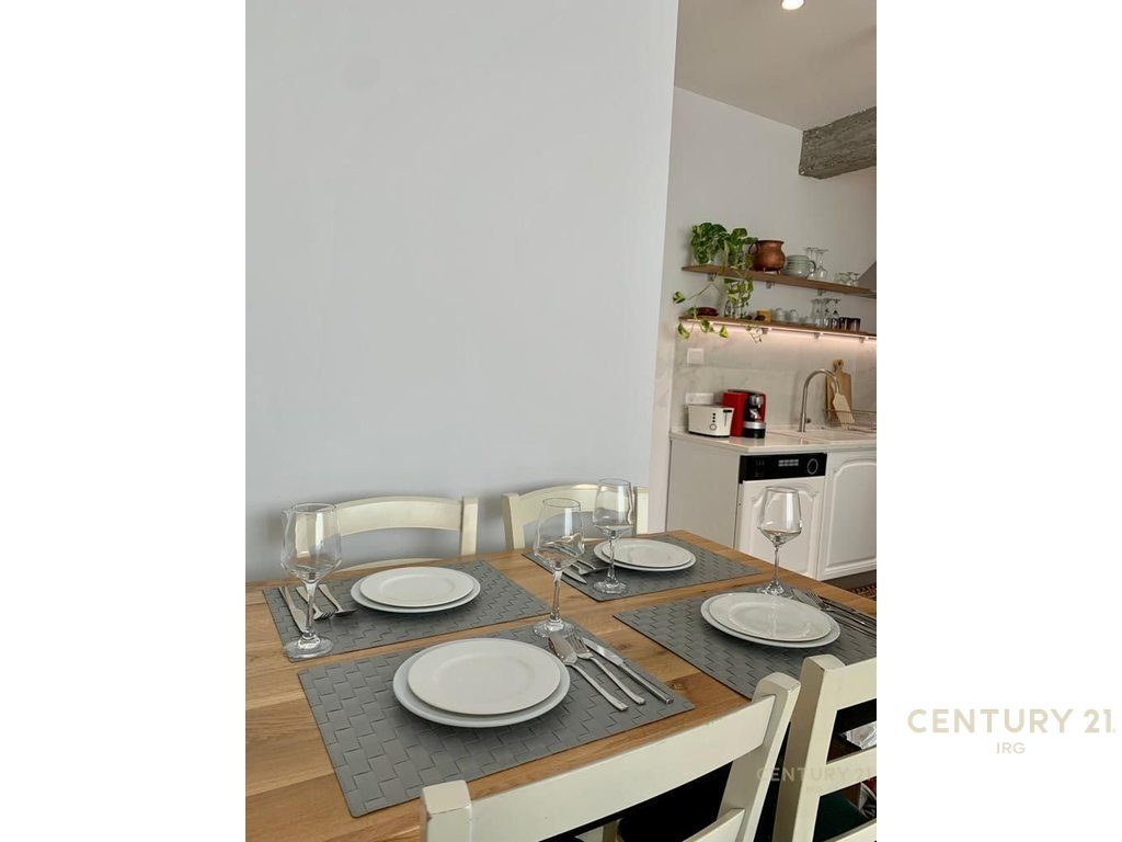 APARTAMENT 2+1 PER QERA PERBALL HOTEL HILTON