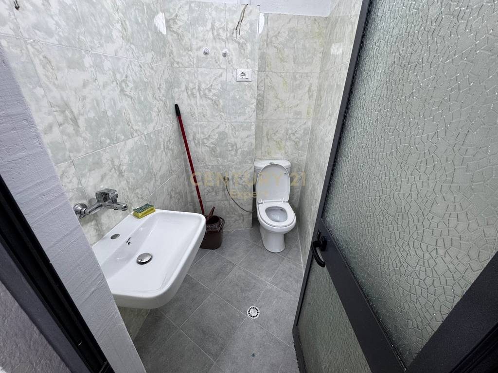 AMBIENT KOMERCIAL PER QIRA TEK ALI DEMI !!!