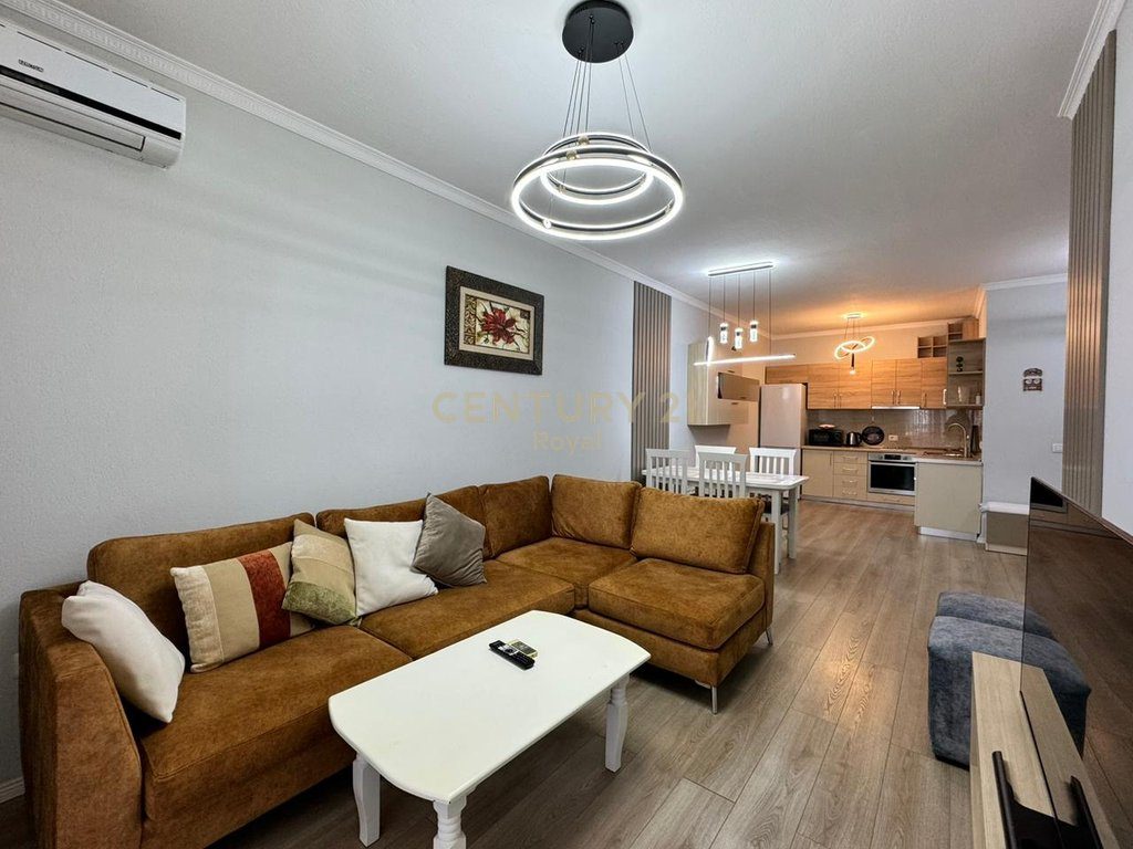 Apartament 2+1 për qira pranë Gjimnazit Petro Nini Luarasi, Tiranë - 81m²