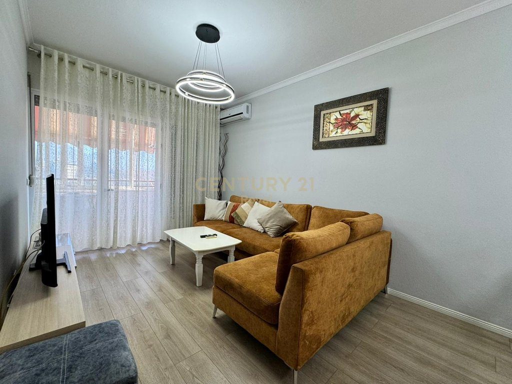 Apartament 2+1 për qira pranë Gjimnazit Petro Nini Luarasi, Tiranë - 81m²