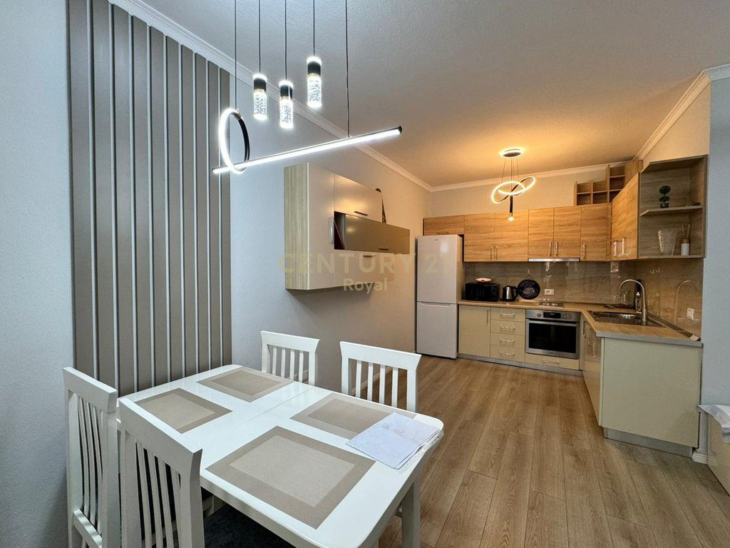 Apartament 2+1 për qira pranë Gjimnazit Petro Nini Luarasi, Tiranë - 81m²