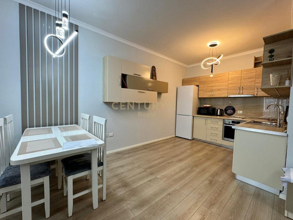 Apartament 2+1 për qira pranë Gjimnazit Petro Nini Luarasi, Tiranë - 81m²