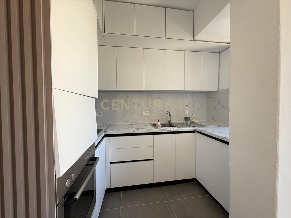 Apartament 2+1 i mobiluar,Shkolla e Bashkuar