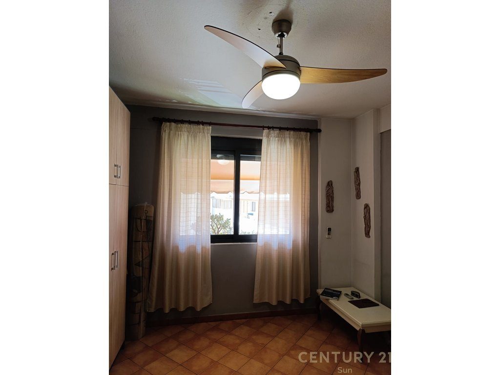 Jepet me qira apartament 1+1 i konvertuar ne 2+1 tek Komuna e Parisit!