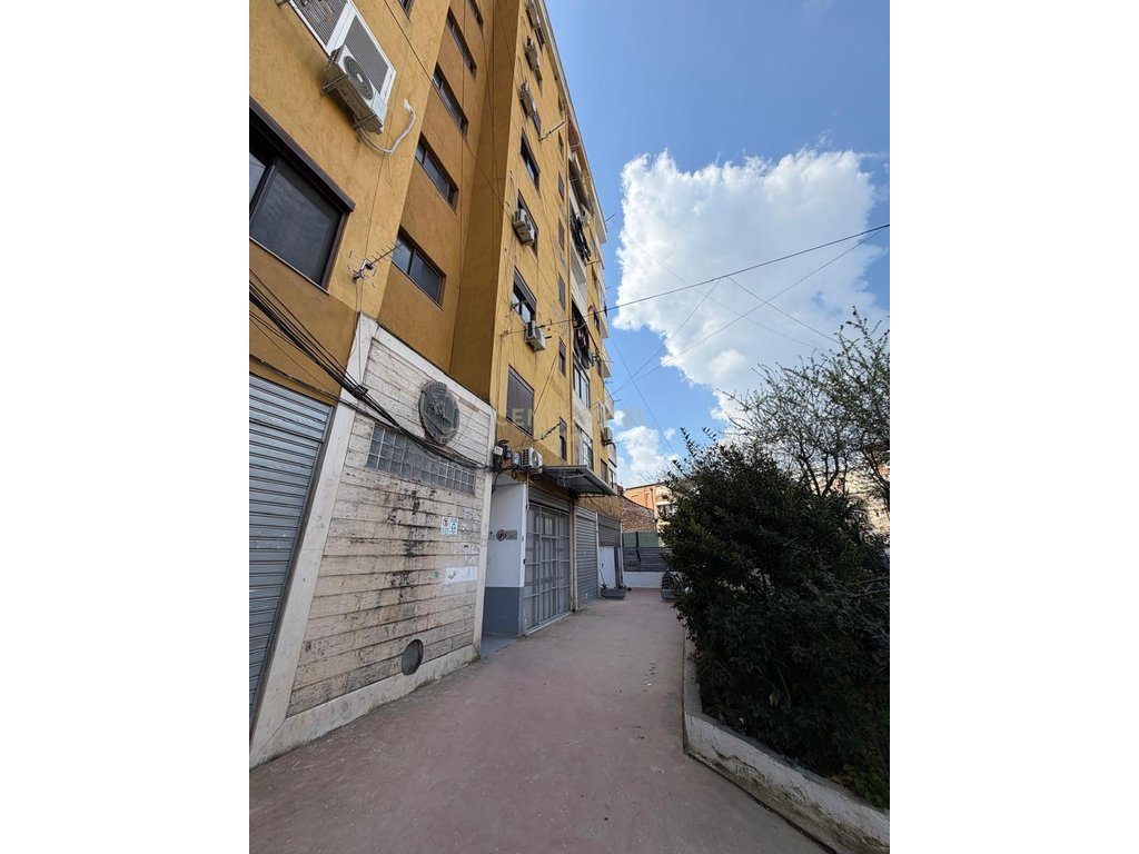 Ambient Komercial në Shitje – prane rruges Asim Vokshi, Brraka, Tiranë